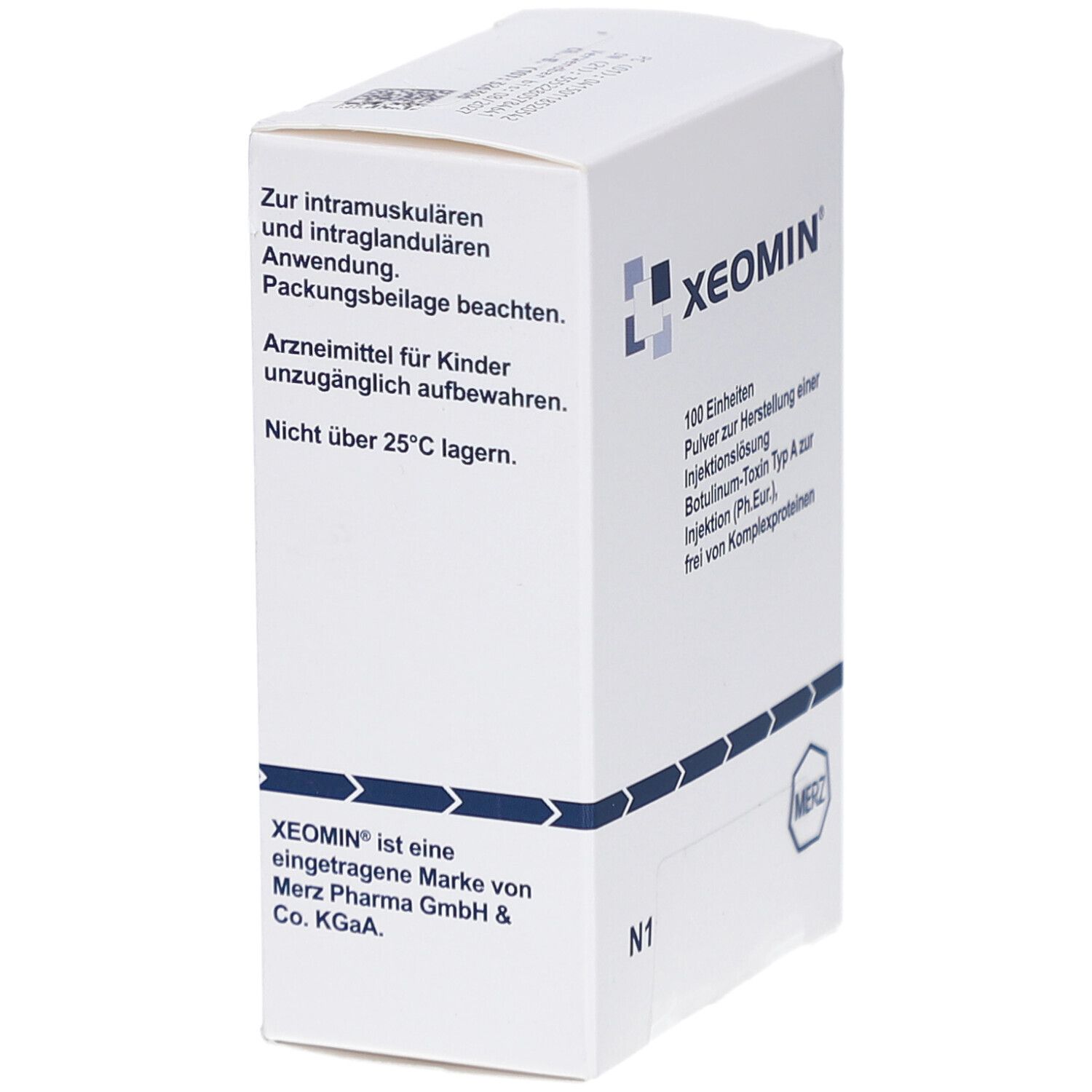 Weiße Xeomin-Verpackung, Seitenansicht. Text: Zur intramuskulären Anwendung. Marke Xeomin, Logo und Herstellerangaben.