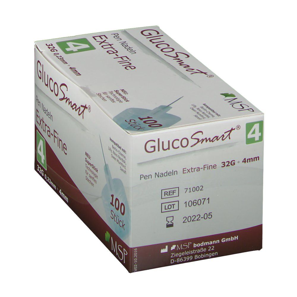 Schrägansicht der GlucoSmart Extra-Fine Pen Nadeln Verpackung. Enthält 100 Stück. 4 mm, 32G. Mit Referenz- und Losnummern.