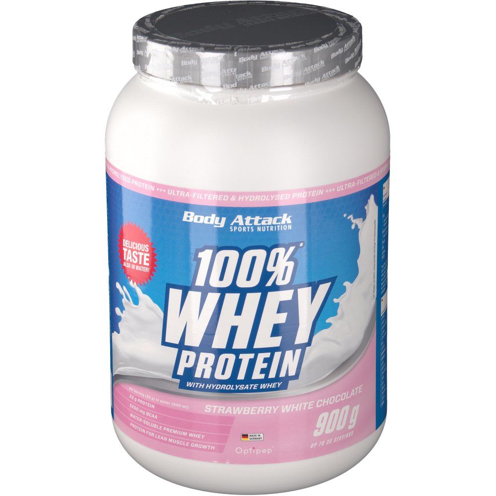 Weißes Proteinpulver-Behälter mit Aufschrift Body Attack 100% Whey Protein Erdbeer-Weiße Schokolade. 900g. Deckel mit Siegel.