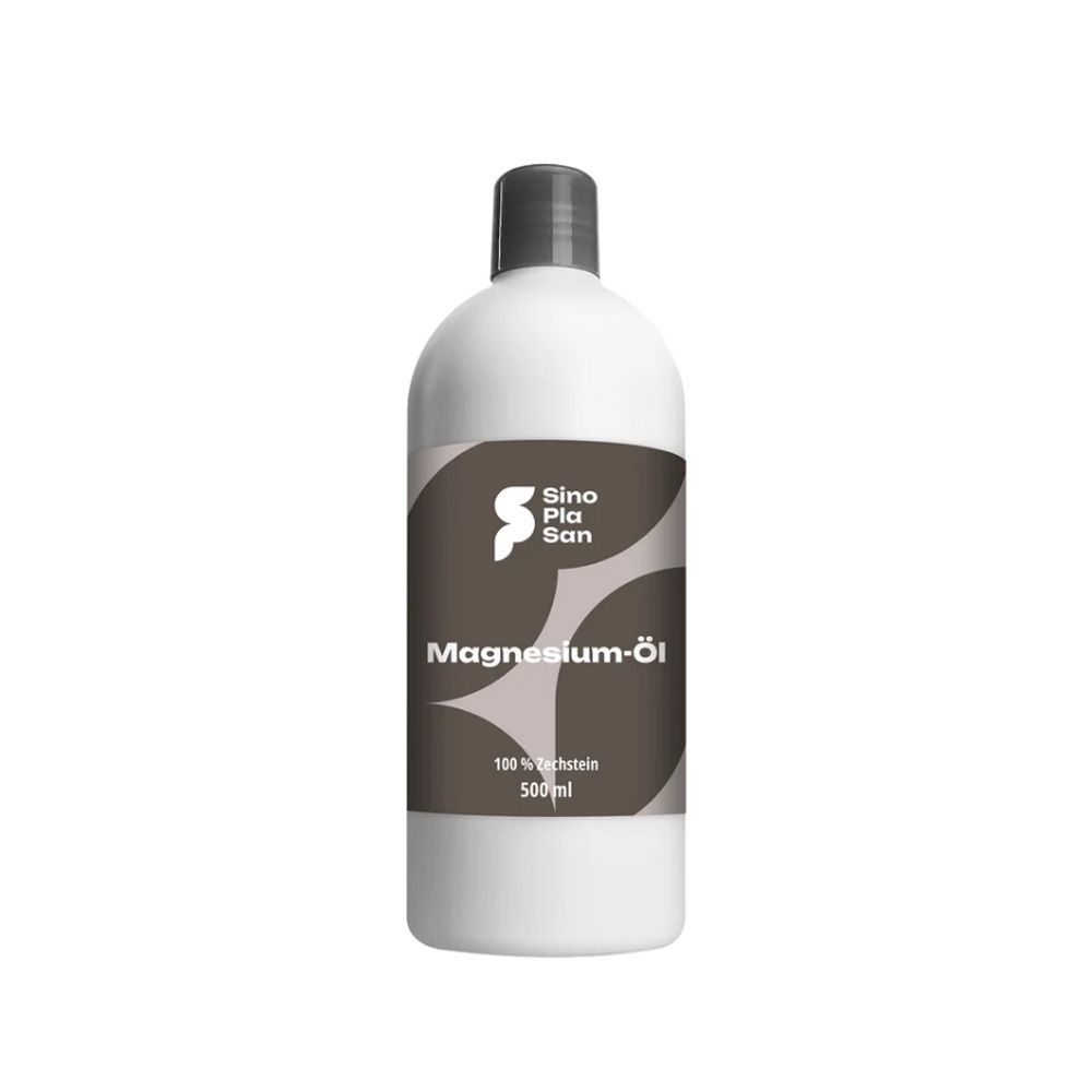 Weiße Flasche mit grauem Verschluss, Etikett mit "SinoPlaSan Magnesium-Öl 100% Zechstein 500ml".
