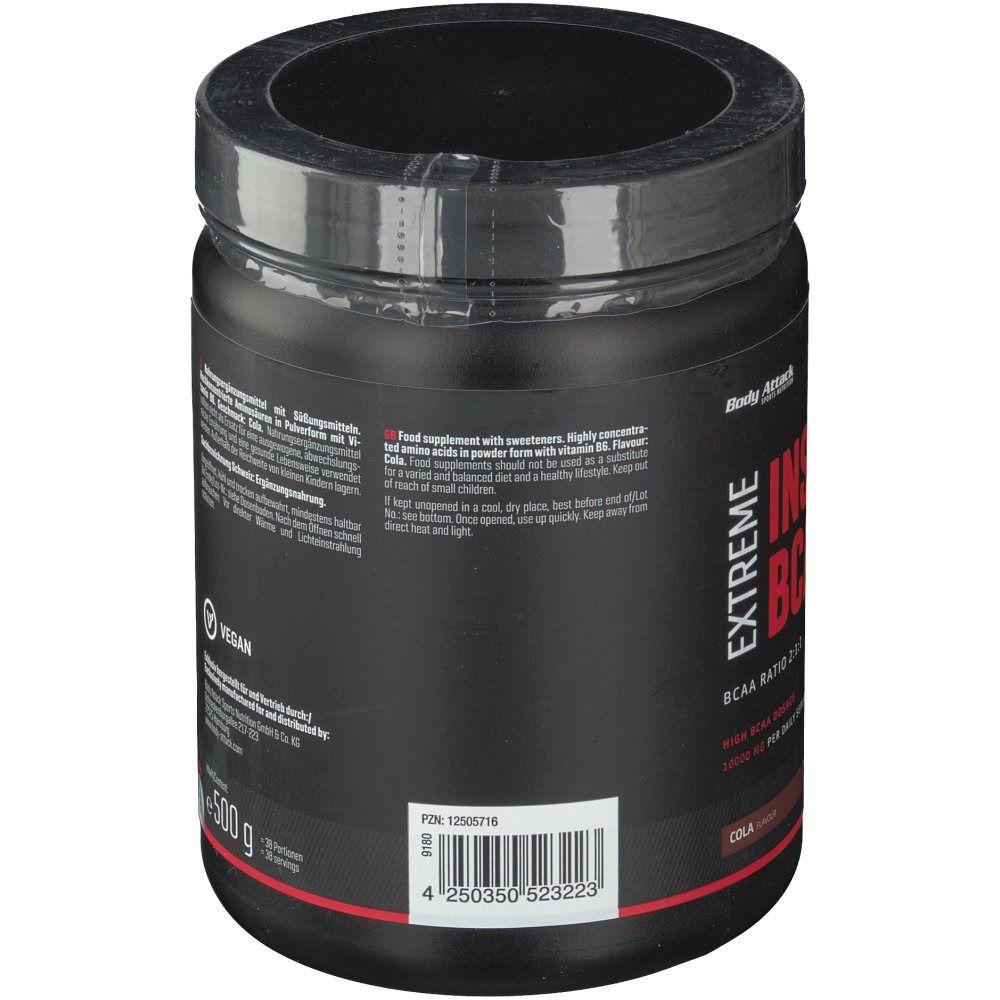 Schwarze Dose mit Text und Barcode. Vegan-Siegel und 500g-Angabe. Roter Streifen am unteren Rand.
