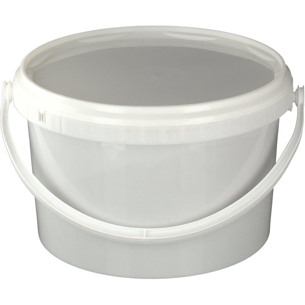 Weißer Eimer mit Deckel und Griff. Nahaufnahme.