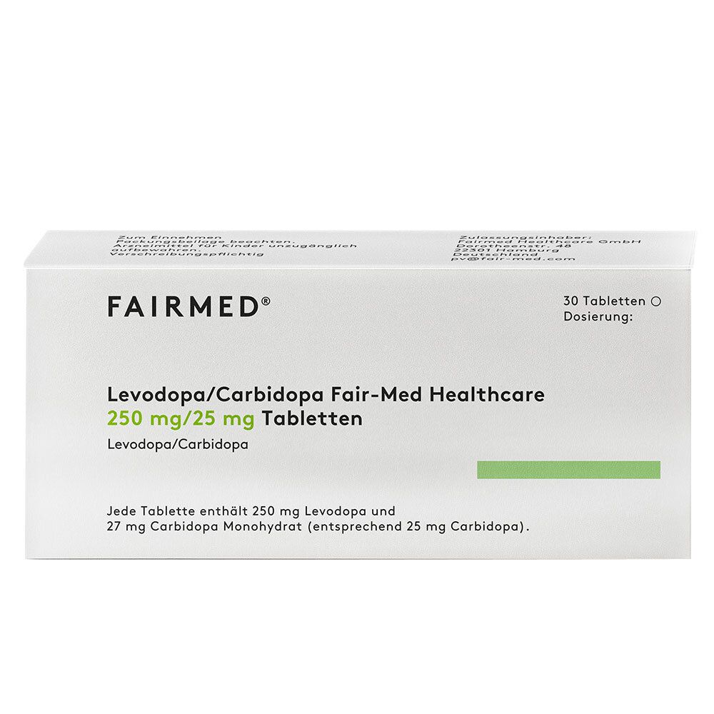 Schachtel mit Tabletten. Aufschrift: FAIRMED, Levodopa/Carbidopa 250 mg/25 mg Tabletten. 30 Tabletten. Grüne Markierung.
