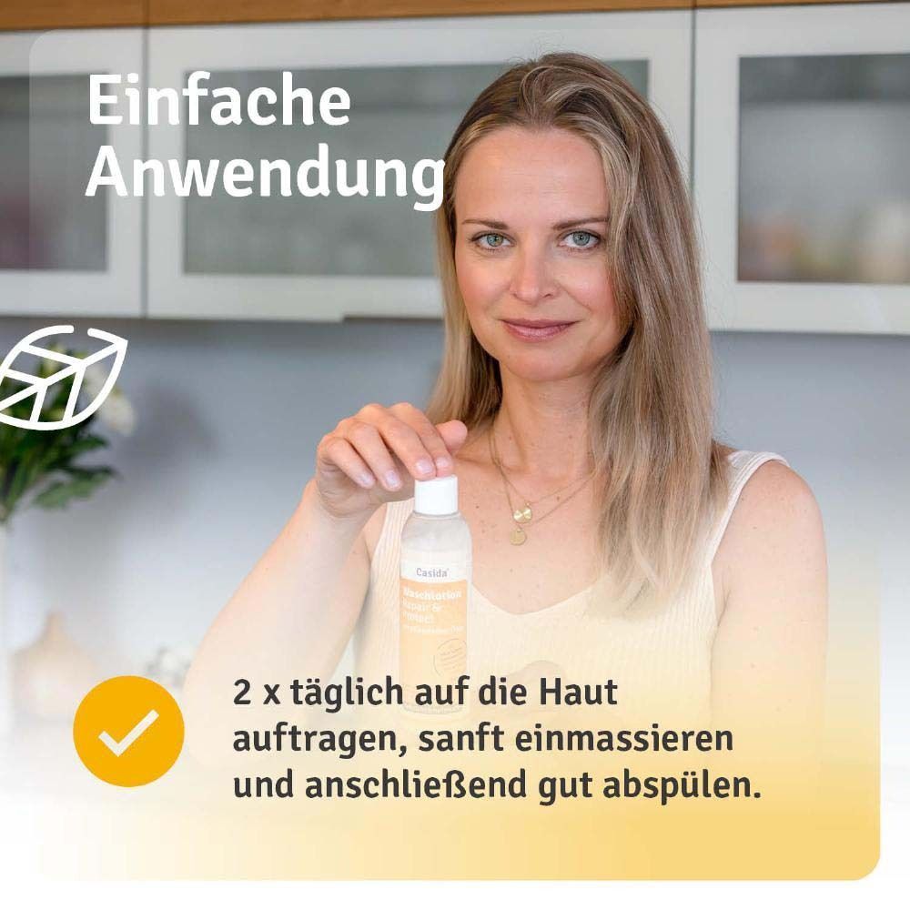 Frau hält Flasche Casida Waschlotion. Text: Einfache Anwendung. 2x täglich auftragen, sanft einmassieren und abspülen.