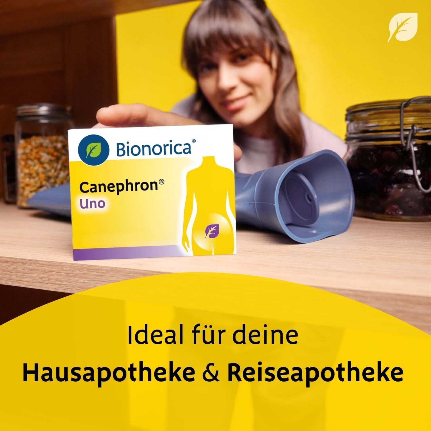 Frau hält Schachtel Canephron® Uno. Text: Ideal für deine Hausapotheke & Reiseapotheke.
