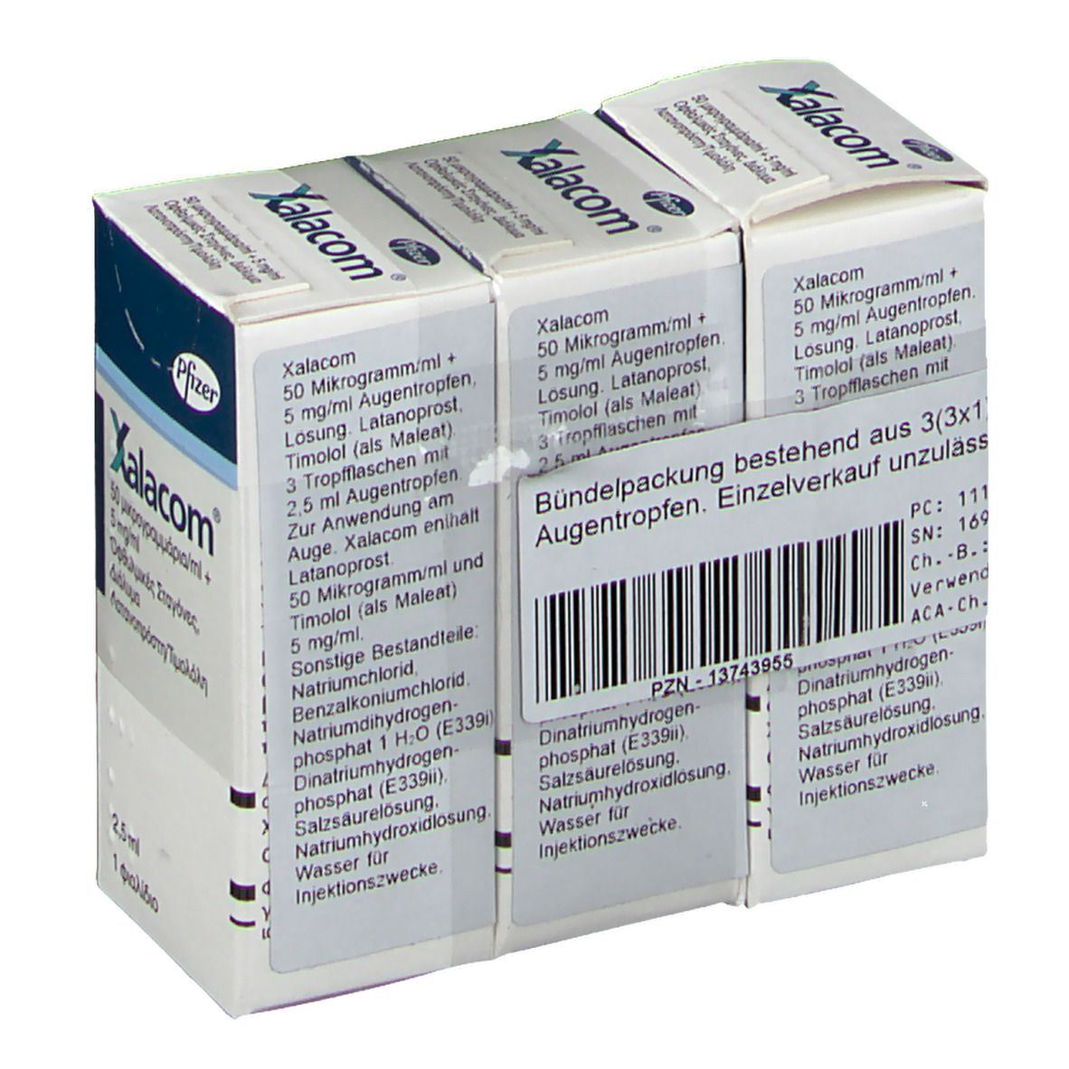 Verpackung von Xalacom Augentropfen. Drei Schachteln zusammengefasst. Enthält Informationen und Barcode.