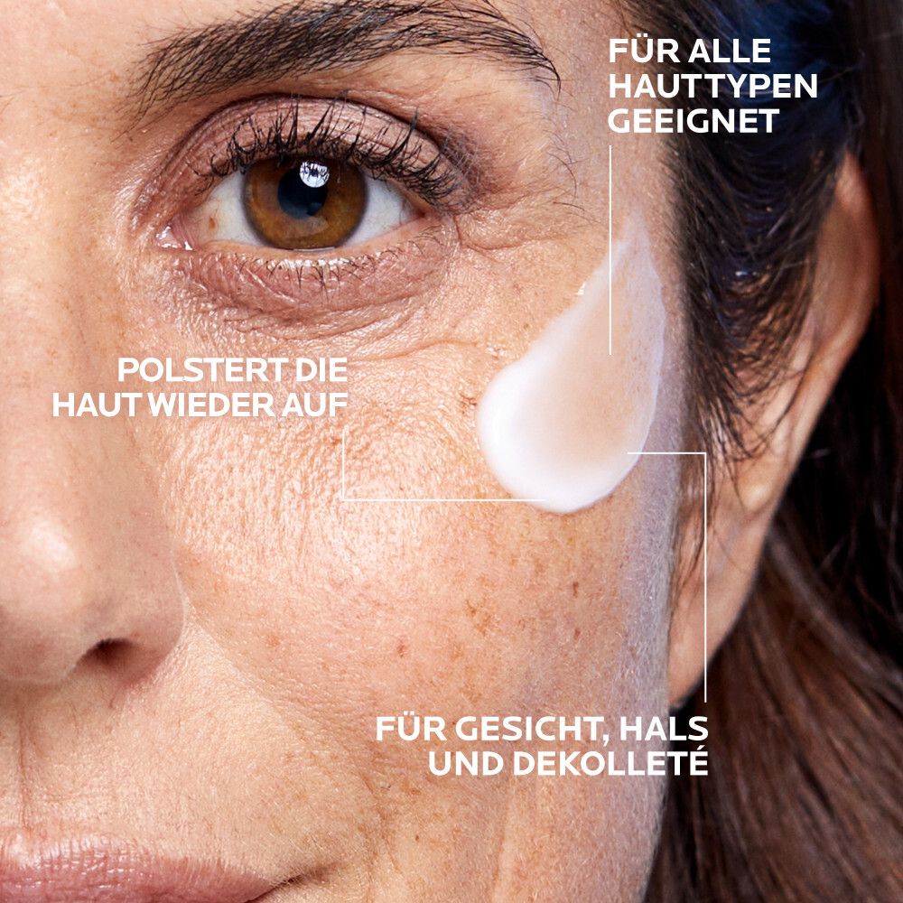 Nahaufnahme eines Gesichts. Creme aufgetragen. Text: Für alle Hauttypen geeignet. Polstert die Haut wieder auf. Für Gesicht, Hals, Dekolleté.