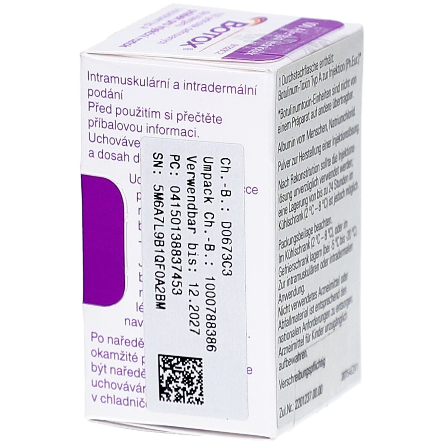 Karton mit Text und Barcode. Enthält Informationen zur intramuskulären und intradermalen Verabreichung. Chargennummer und Verfallsdatum.