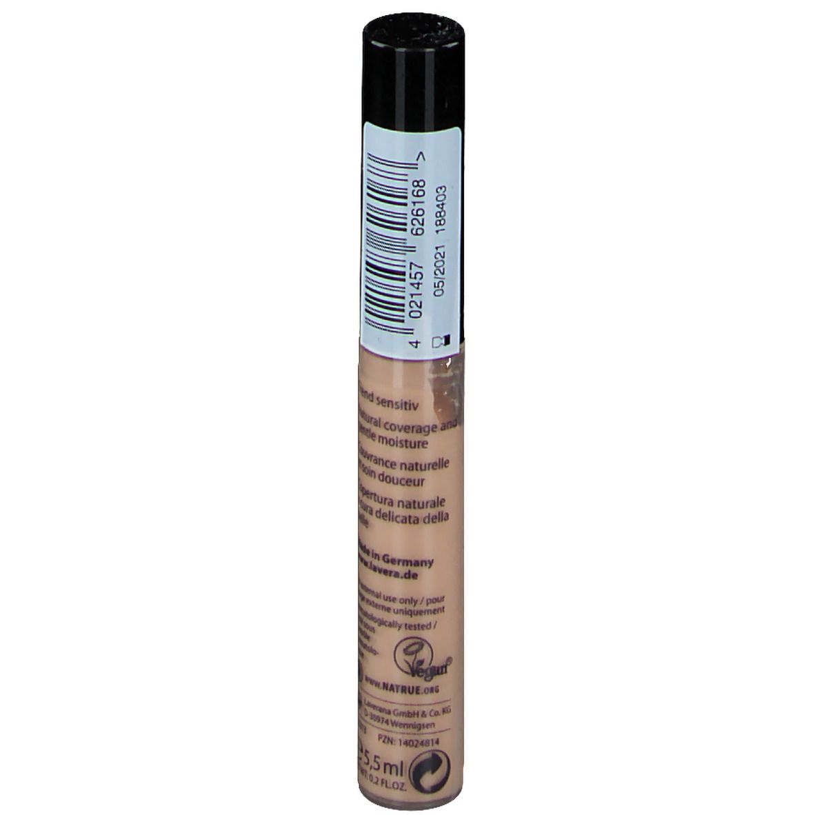 Concealer-Stift, ivory 01. Rückseite mit Text, Barcode und Vegan-Siegel. Schwarzer Deckel.