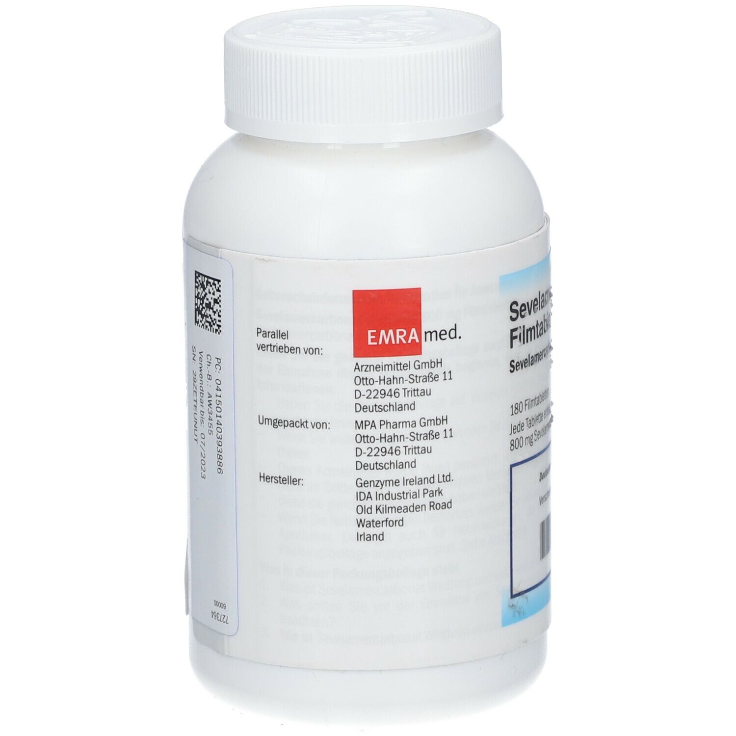Rückseite einer weißen Flasche. Beschriftung: EMRA med. Hersteller: Genzyme Ireland Ltd. Adressangaben. QR-Code und Barcode.