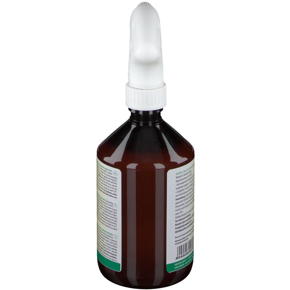 Braune Sprühflasche, Seitenansicht. Weißer Sprühkopf. Etikett mit Text. Rückseite mit Informationen.