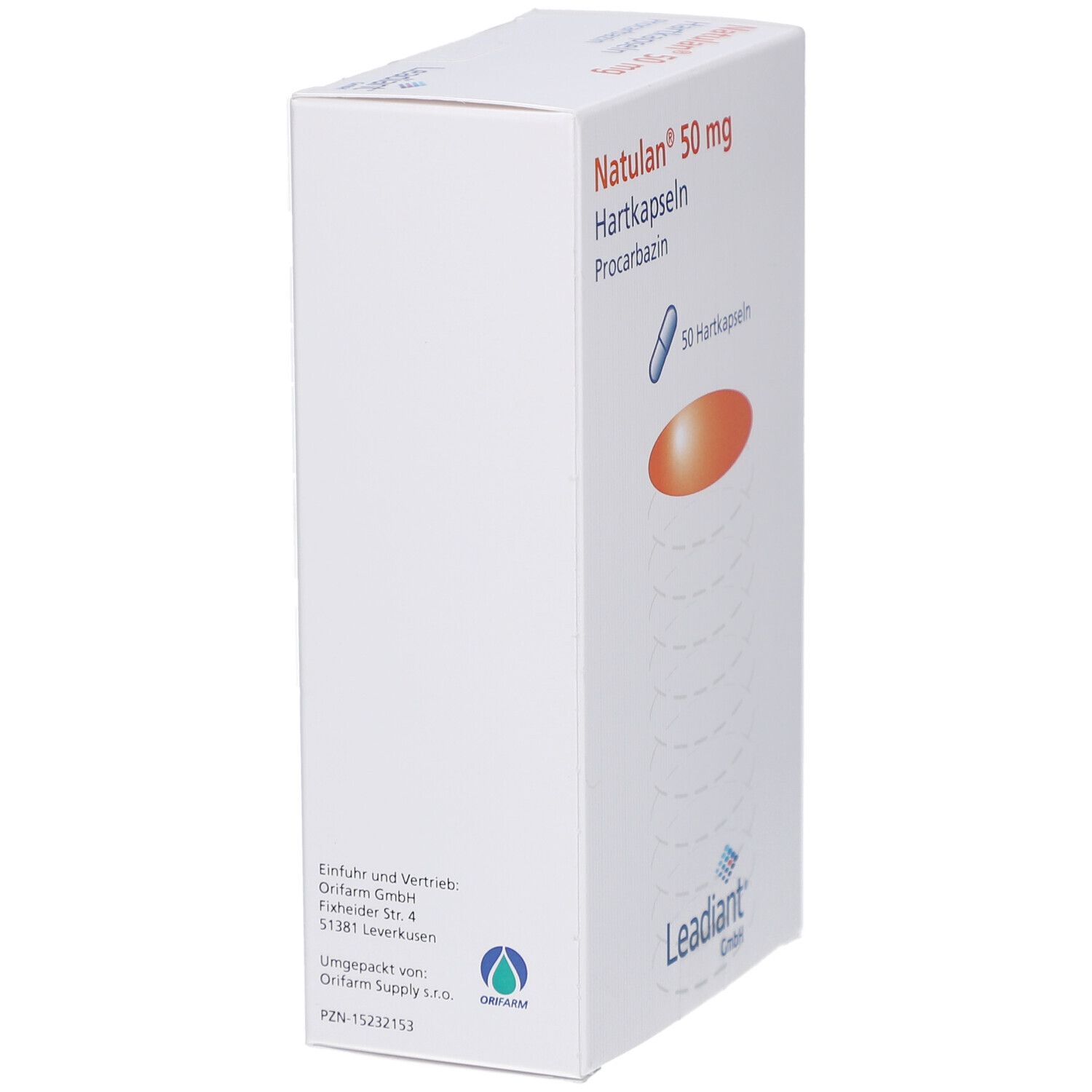 Weiße Faltschachtel mit Produktinformationen. Oben rechts: Natulan 50 mg Hartkapseln. Logo: Leadient GmbH. Ansicht schräg von rechts.