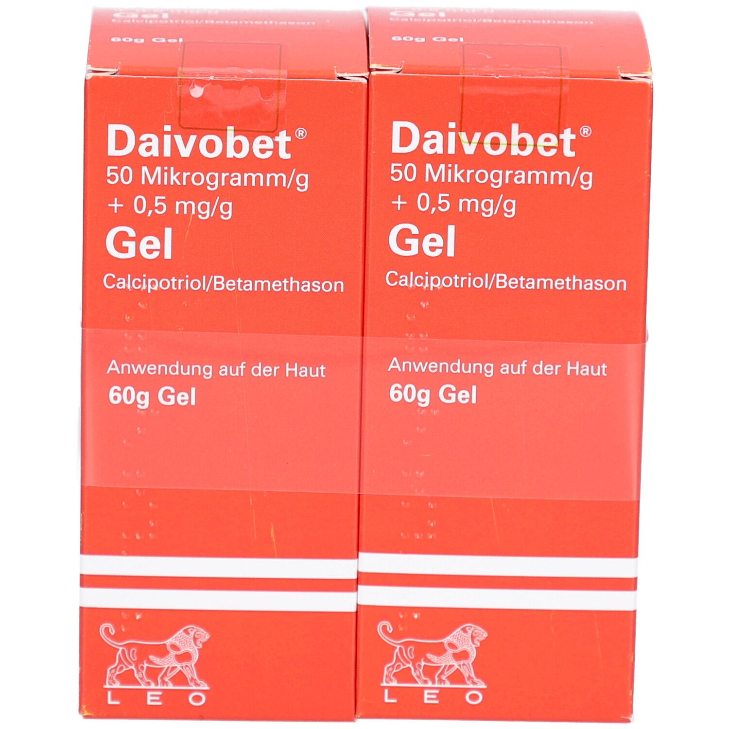 Zwei rote Kartons nebeneinander. Aufschrift: Daivobet Gel, 50 Mikrogramm/g + 0,5 mg/g. Logo: LEO.