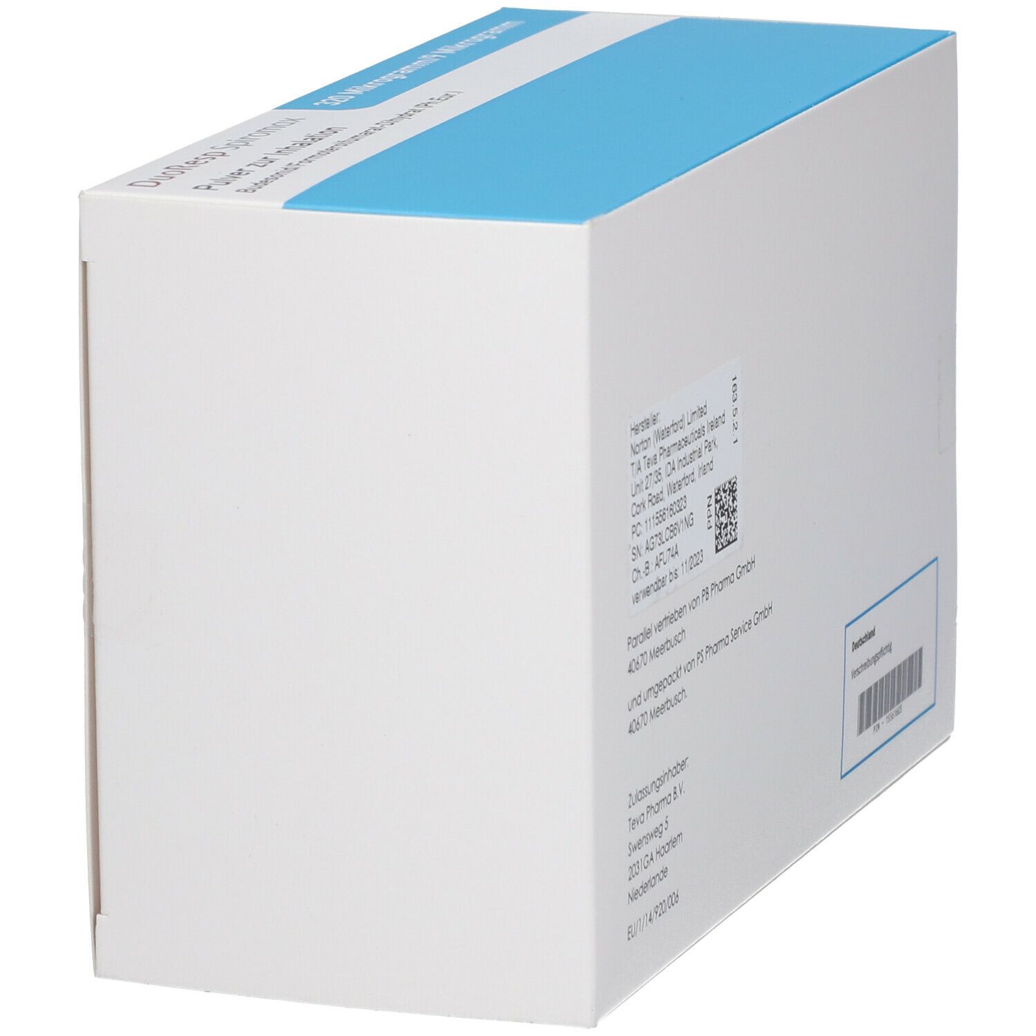 Seitenansicht des weißen Kartons mit blauer Leiste. Aufdrucke: Hersteller, Chargennummer, Barcode, Beschreibung.