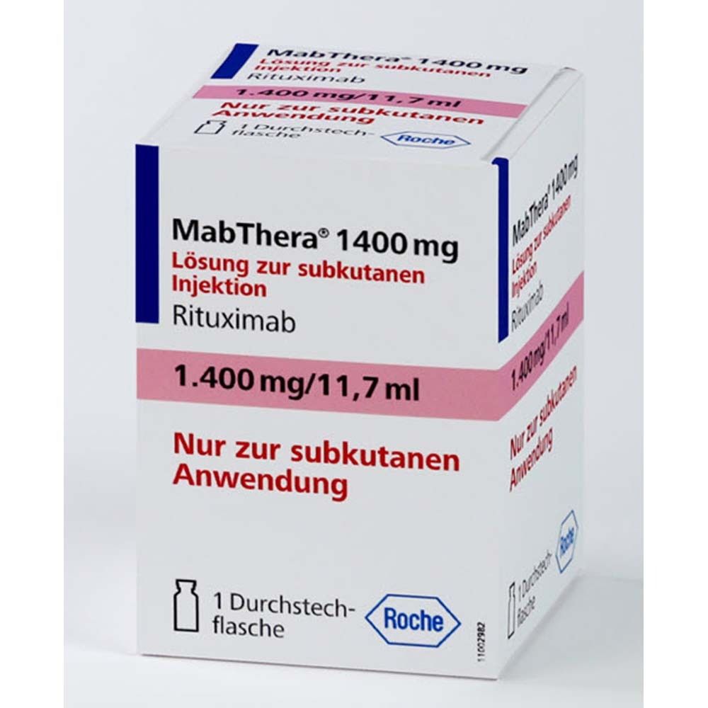 MabThera 1.400 mg Injektionslösung in weißer Verpackung. Text: Rituximab, 1.400 mg/11,7 ml. Roche Logo.