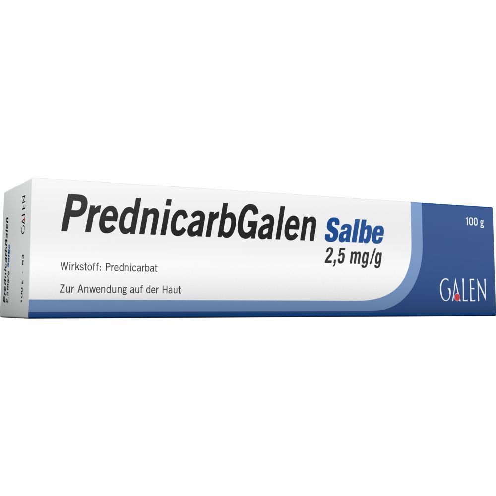 Verpackung von PrednicarbGalen Salbe 2,5 mg/g. Weißer Karton mit blauer Markierung. Text: PrednicarbGalen Salbe, 2,5 mg/g, GALEN.