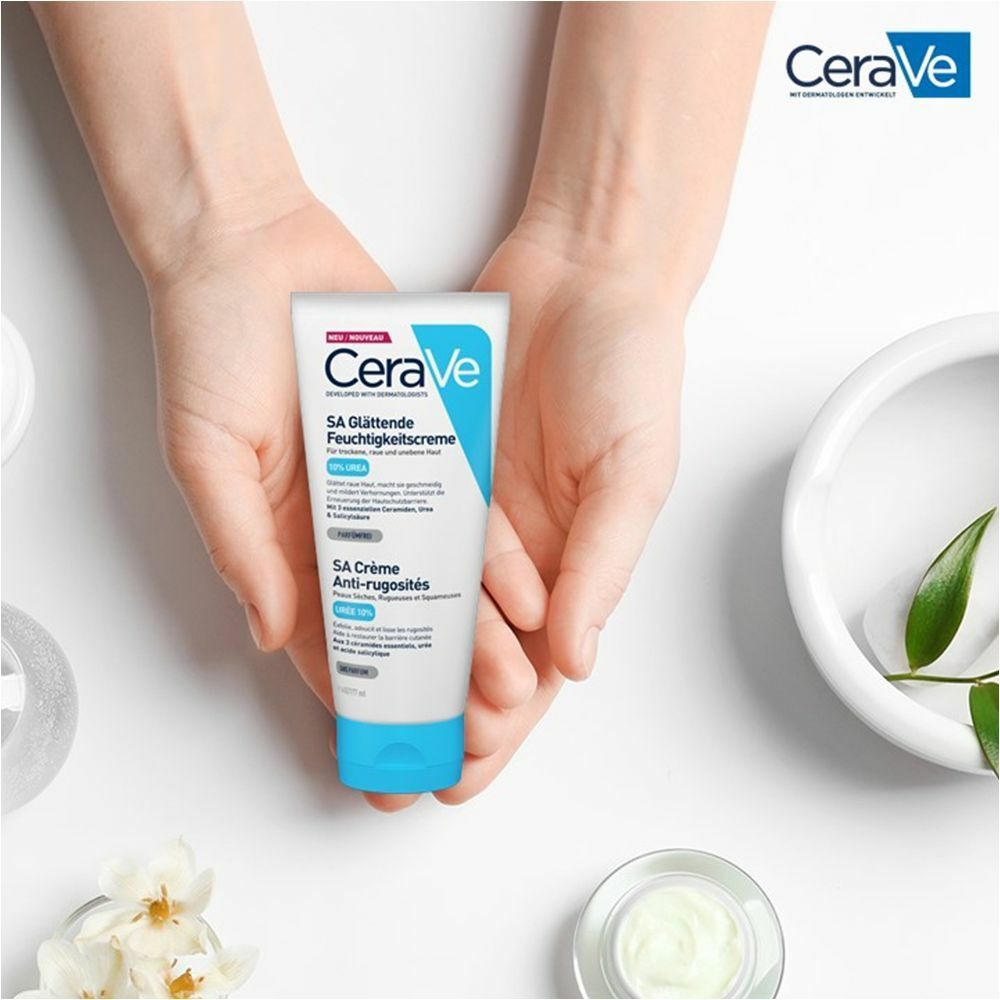 CeraVe SA Urea Glättende Feuchtigkeitscreme bei trockener, rauer und unebener Haut am Körper