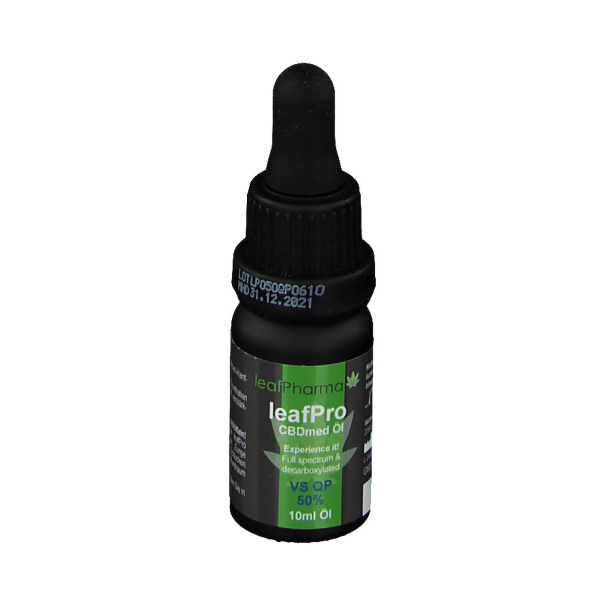 Braune Glasflasche mit schwarzem Deckel und Pipette. Aufschrift: leafPro CBDmed Öl 50%. 10ml Öl.