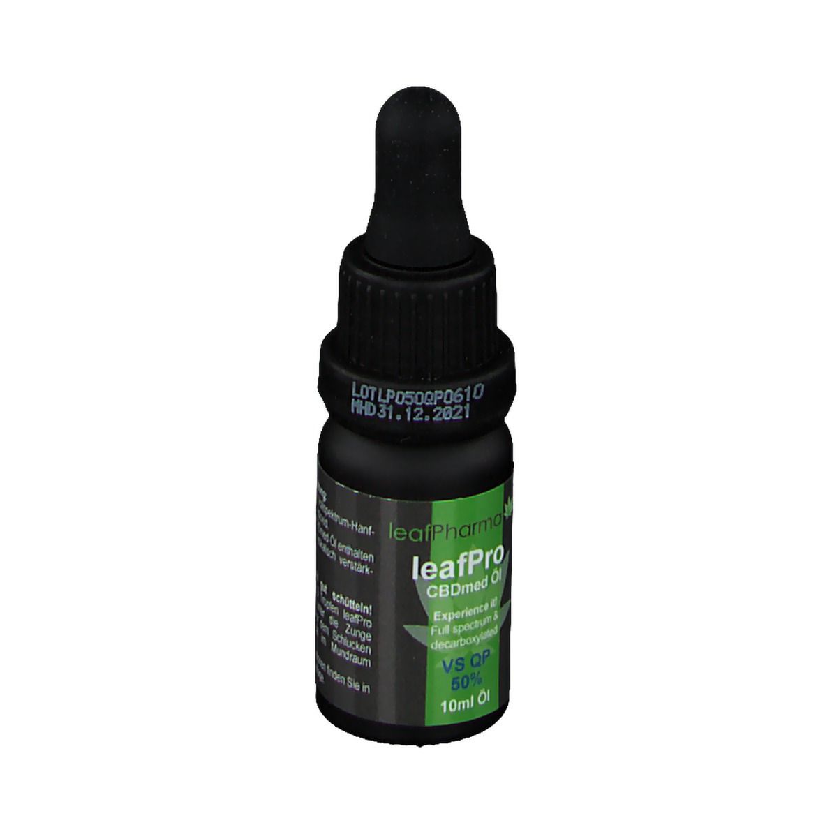 Braune Glasflasche mit schwarzem Deckel und Pipette. Aufschrift: leafPro CBDmed Öl 50%. 10ml Öl. Haltbarkeitsdatum.