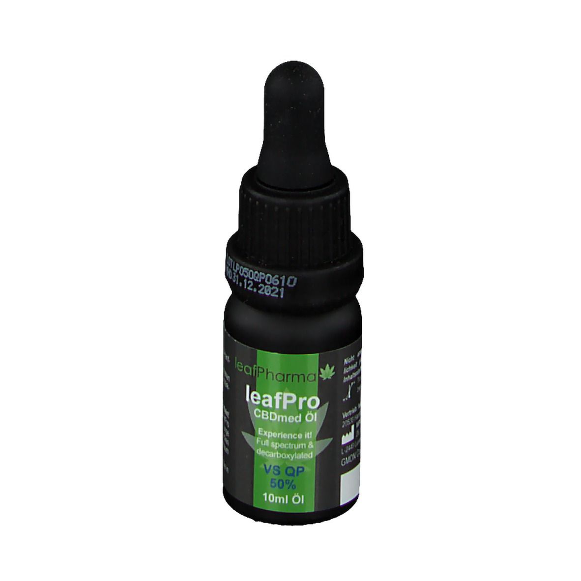 Braune Glasflasche mit schwarzem Deckel und Pipette. Aufschrift: leafPro CBDmed Öl 50%. 10ml Öl.