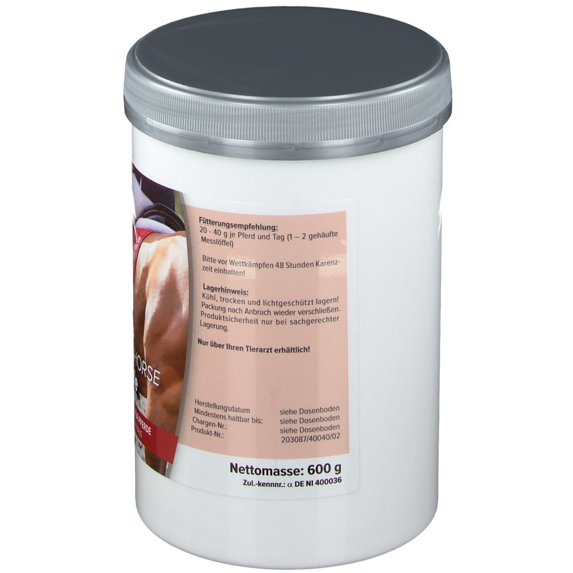 Weißer Behälter mit grauem Deckel. Aufschrift: Netto Masse: 600 g. Text über Fütterungsempfehlung und Lagerhinweise. Rückseite mit Pferdeabbildung.