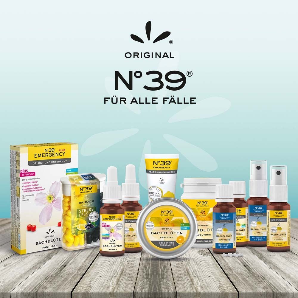 Verschiedene Produkte auf Holzoberfläche. Aufschrift: Original N°39, Für Alle Fälle. Produkte: Pastillen, Sprays, Cremes, Tropfen.