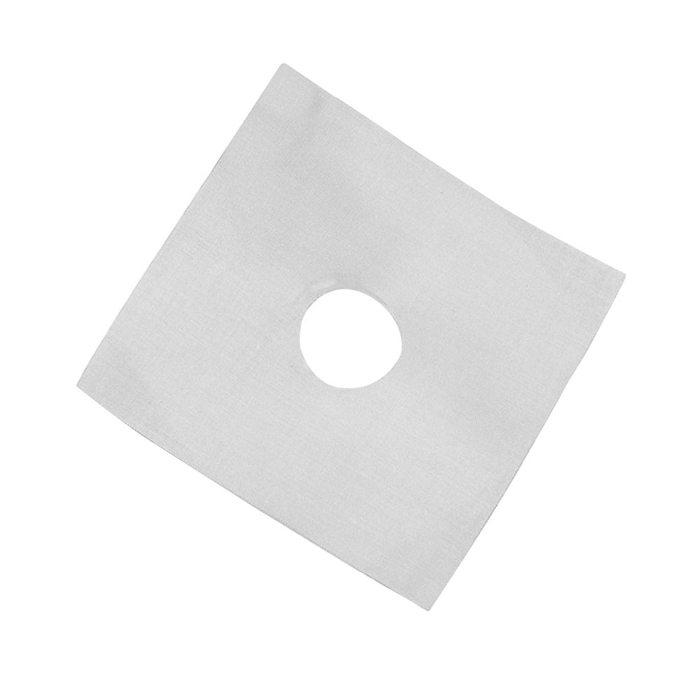 Einzelnes MANFRED SAUER Abdecktuch für Urinal-Kondome, 24 mm. Weißes Tuch mit Loch in der Mitte.