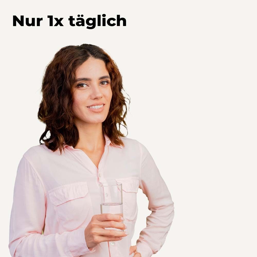 Frau hält Glas Wasser. Text: Nur 1x täglich.