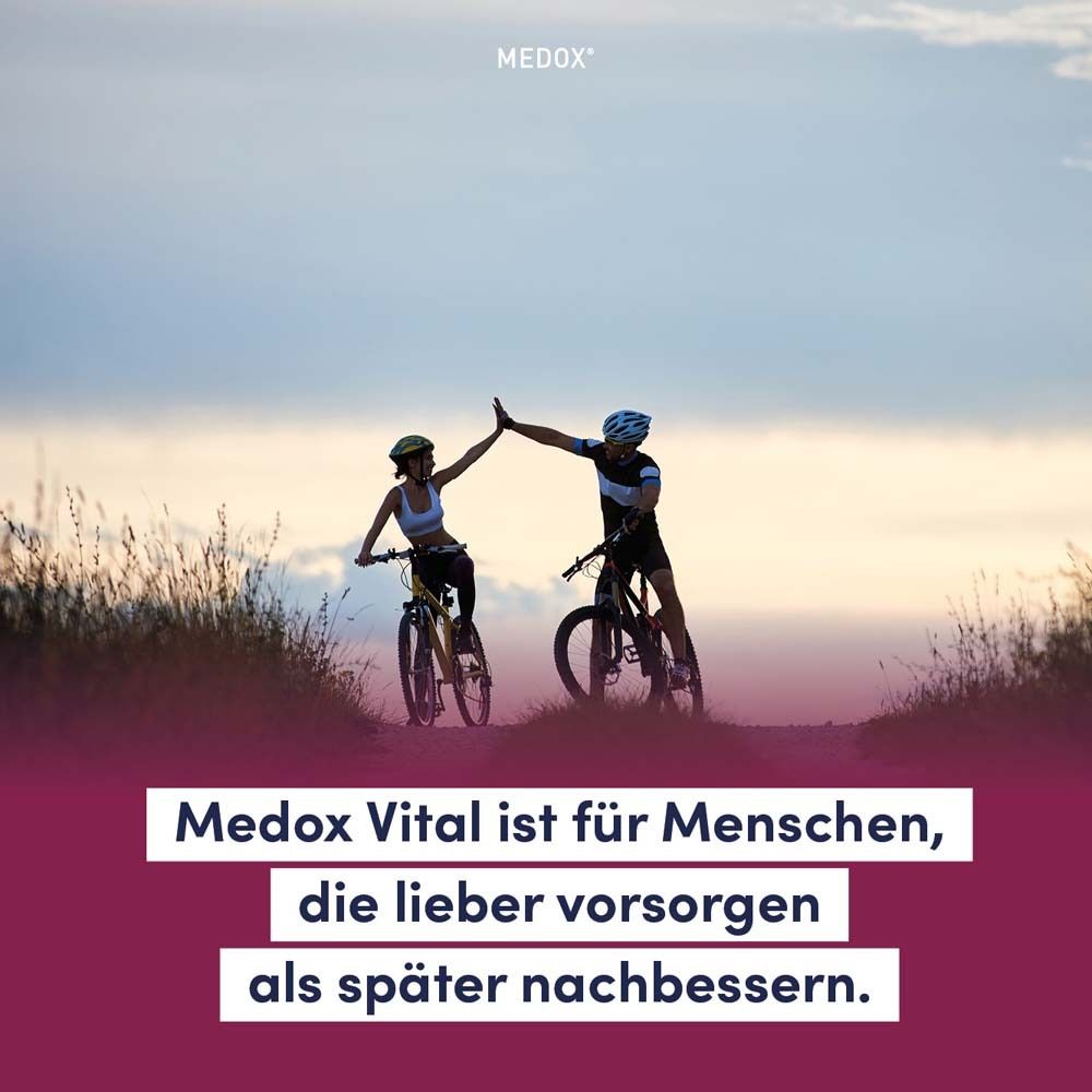Text: Medox Vital ist für Menschen, die lieber vorsorgen als später nachbessern. Zwei Radfahrer.