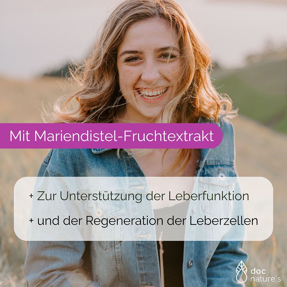 Nahaufnahme einer Frau, die lächelnd in die Kamera blickt, mit Text über Mariendistelextrakt.