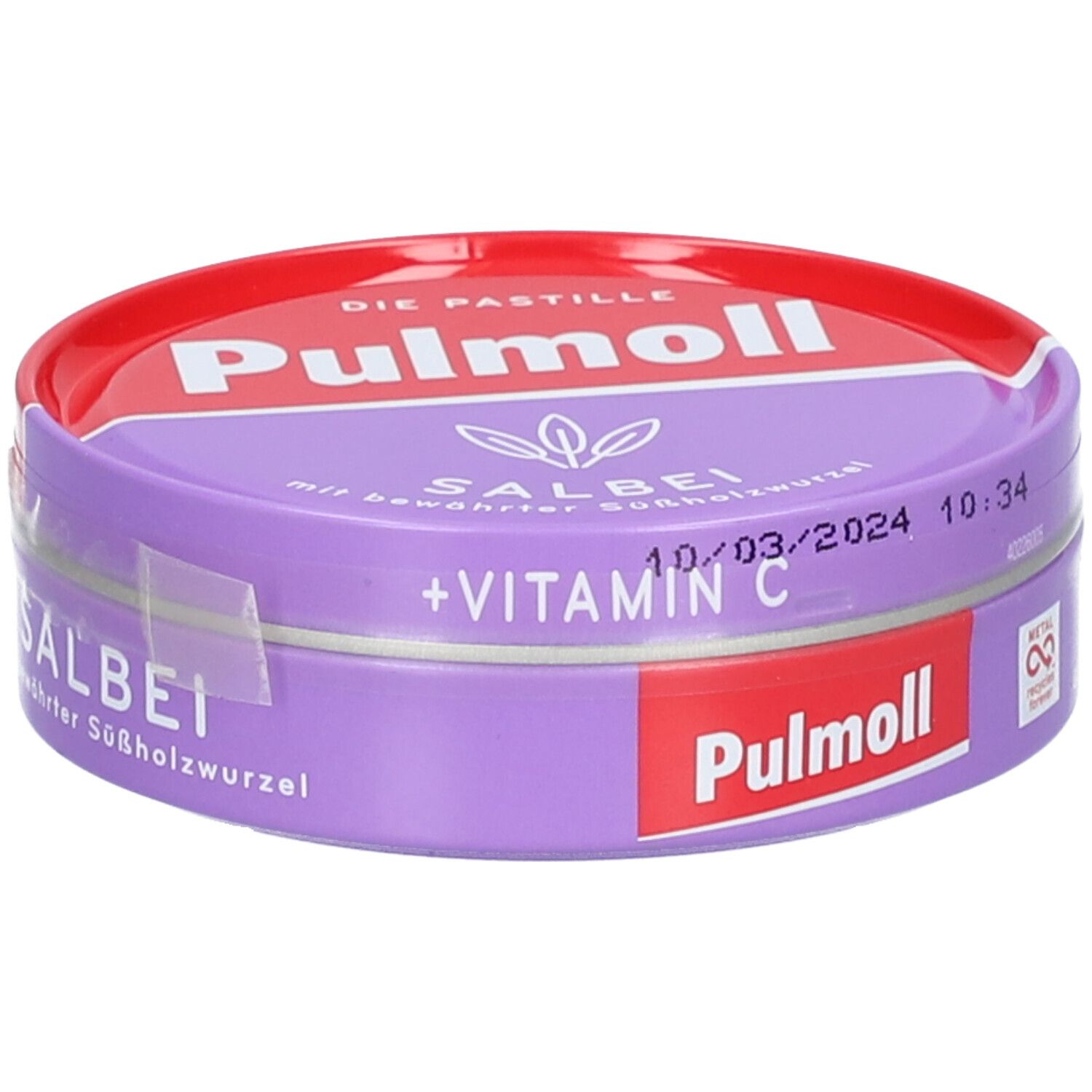 Runde Dose mit rotem Deckel und lila Boden. Aufschrift "Pulmoll Salbei + Vitamin C". Haltbarkeitsdatum 10/03/2024. Metall-Recycling-Symbol.