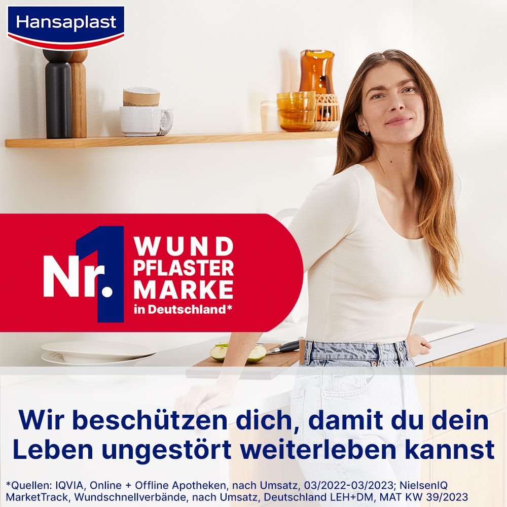 Frau in Küche. Aufschrift: Nr. 1 Wundpflaster Marke in Deutschland. Wir beschützen dich, damit du dein Leben ungestört weiterleben kannst.