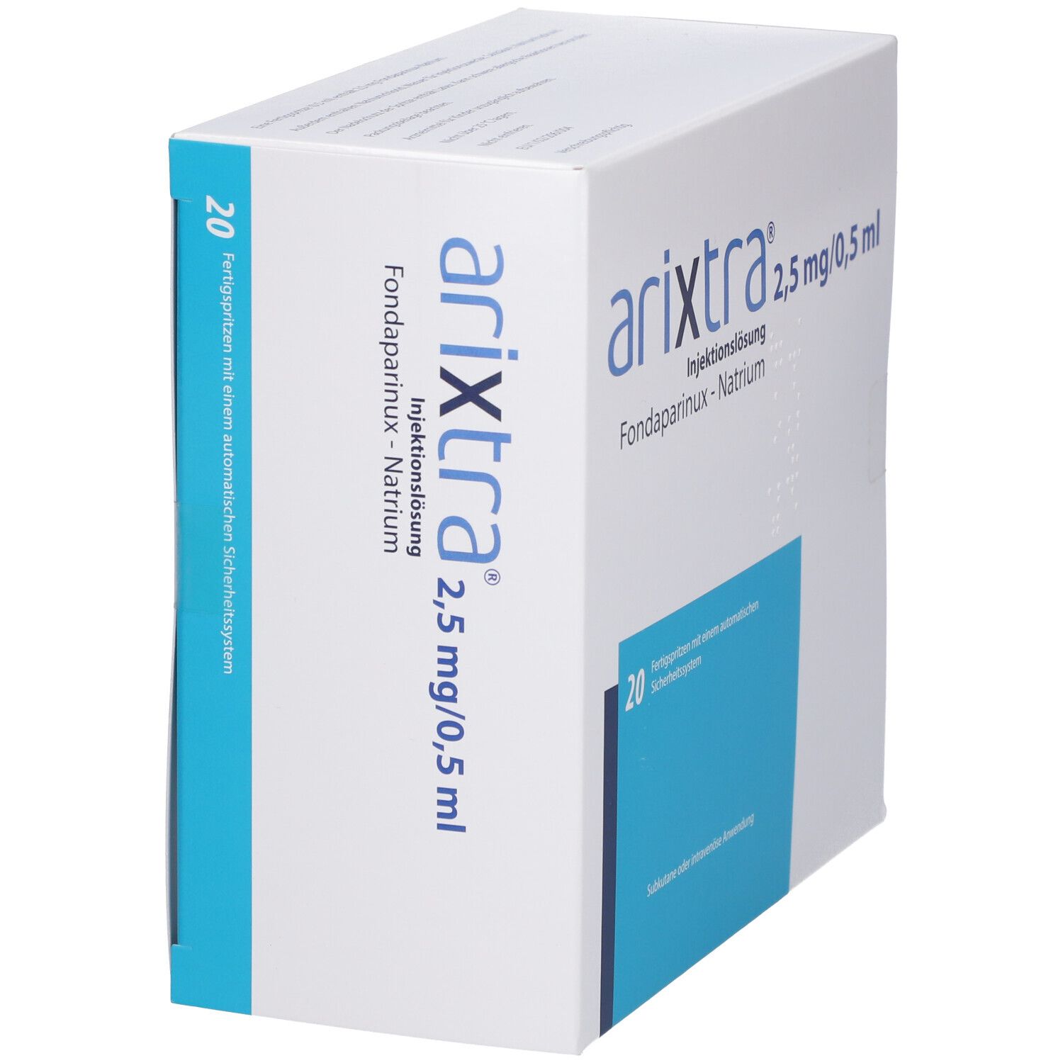Schräg gestellter weißer Karton mit blauer Beschriftung. Aufschrift: arixitra® 2,5 mg/0,5 ml, Injektionslösung. 20 Fertigspritzen.