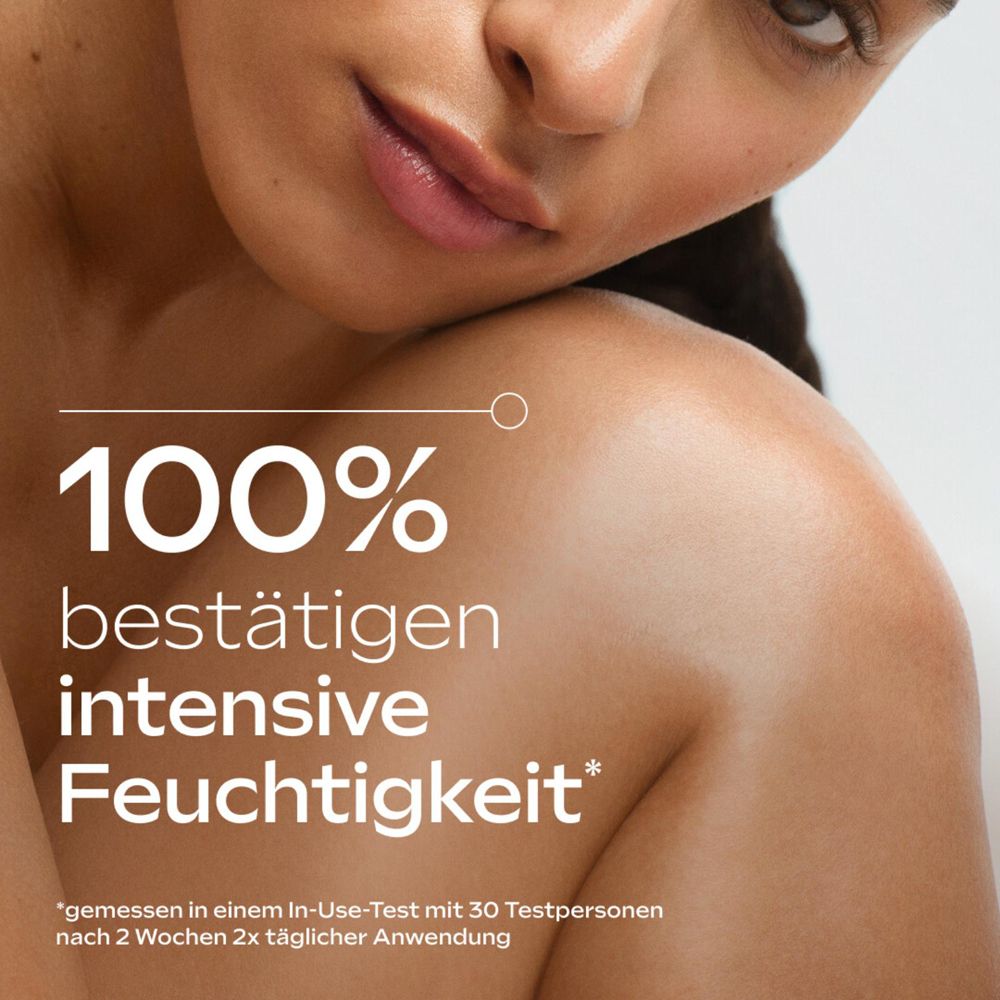 Grüne Flasche Skin Food Body Lotion vor grünem Hintergrund. Text: +66% langanhaltende Feuchtigkeit.