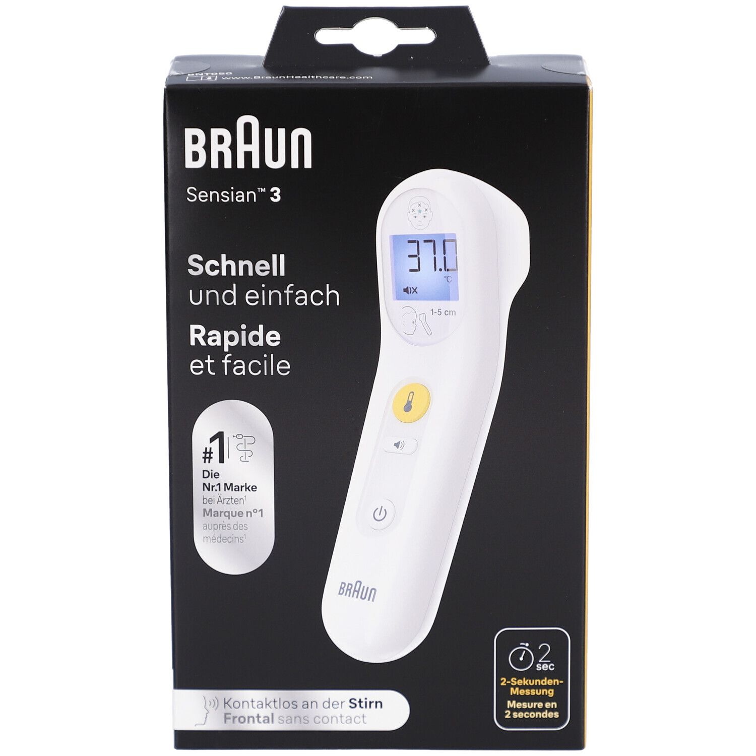 Braun Sensian™ 3 Stirnthermometer auf Verpackung. Weißes Gerät mit Display, gelber Taste. Schwarze Verpackung mit Produktnamen und Text.