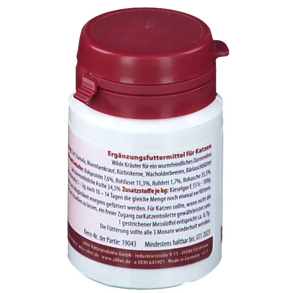 Weiße Dose mit bordeauxrotem Deckel. Text über Ergänzungsfuttermittel für Katzen. Mindesthaltbarkeitsdatum 07/2023.