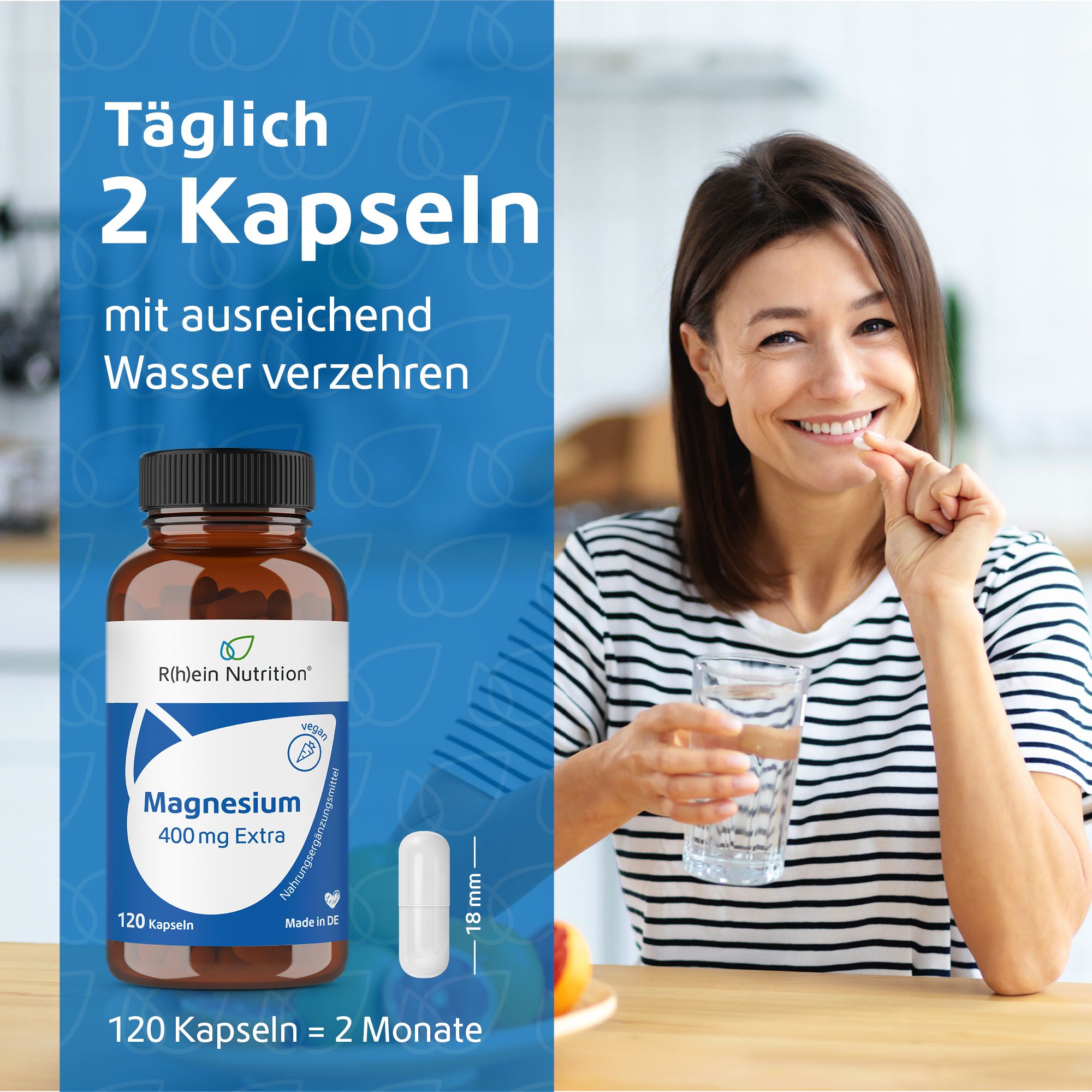 Frau trinkt Wasser und hält eine Kapsel. Text: Täglich 2 Kapseln. 120 Kapseln = 2 Monate.