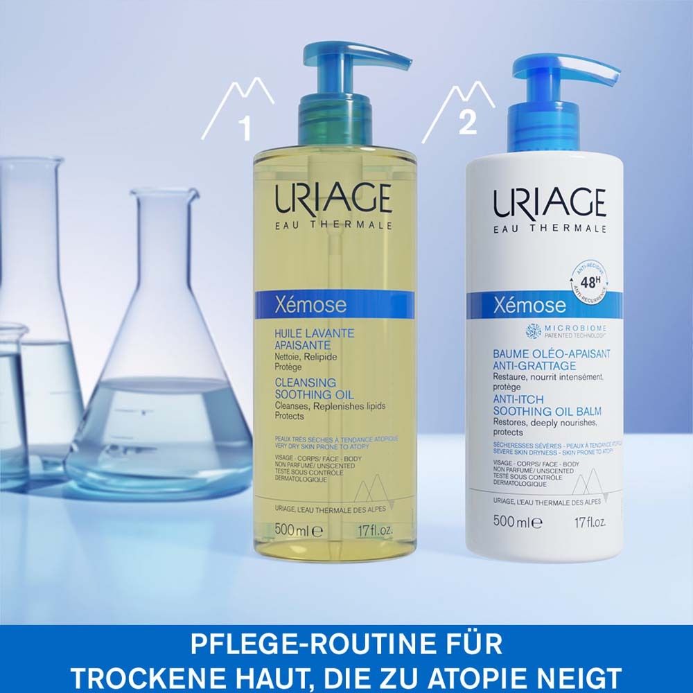 Uriage Xémose Reinigungsöl und Anti-Juckreiz-Balsam. Flaschen mit blauem Pumpverschluss. Pflege-Routine für trockene Haut.