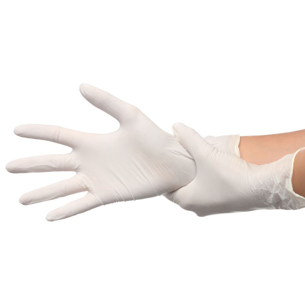 Person zieht einen weißen Latex-Untersuchungshandschuh über die linke Hand.