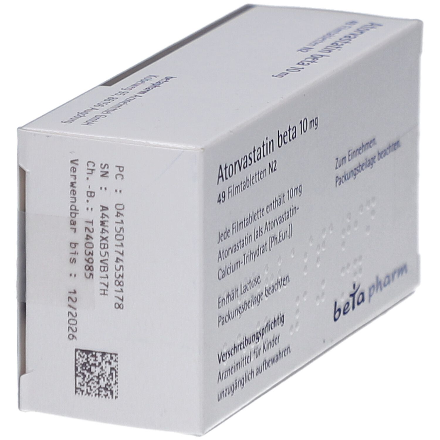 Rückseite der Schachtel Atorvastatin beta 10 mg Filmtabletten. Textinformationen und QR-Code. Beta pharm Logo.