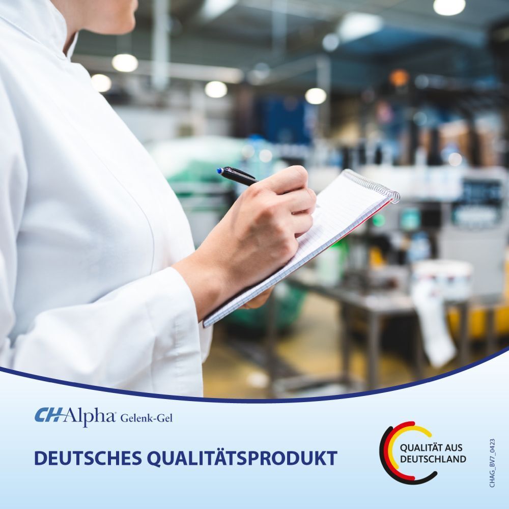 Person schreibt auf einem Notizblock. Text: Deutsches Qualitätsprodukt. Logo: Qualität aus Deutschland. CH-Alpha Gelenk-Gel Logo.