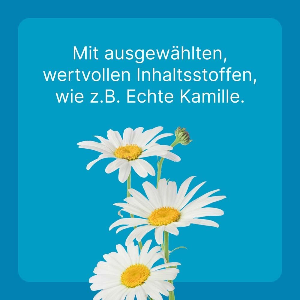 Drei Gänseblümchen vor blauem Hintergrund. Text: Mit ausgewählten, wertvollen Inhaltsstoffen, wie z.B. Echte Kamille.