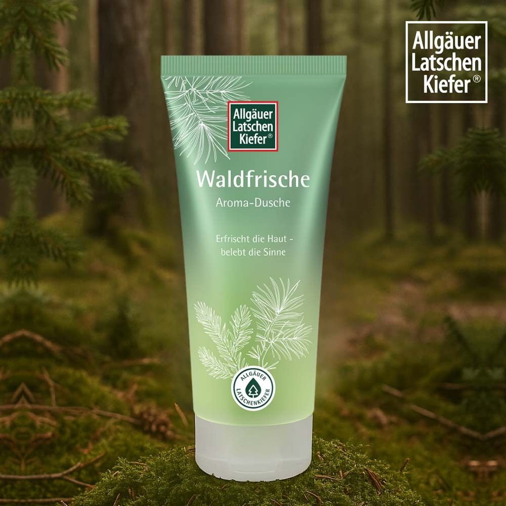 Grüne Tube "Waldfrische" vor Waldhintergrund. Logo Allgäuer Latschenkiefer. Aroma-Dusche.