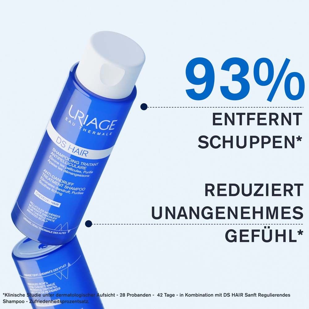 Blaue Flasche Uriage DS Hair Shampoo. Text: 93% entfernt Schuppen, reduziert unangenehmes Gefühl. Reflektierende Oberfläche.