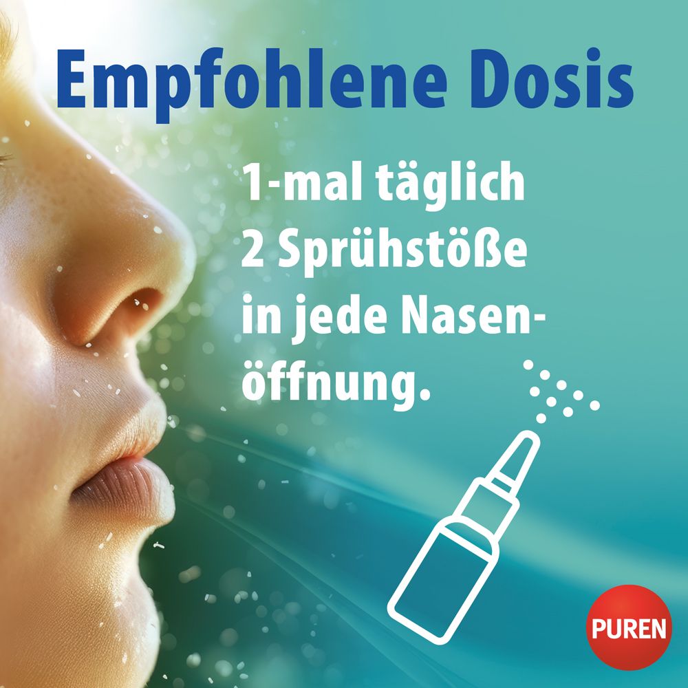 Nahaufnahme einer Nase. Text: Empfohlene Dosis: 1-mal täglich 2 Sprühstöße in jede Nasenöffnung.