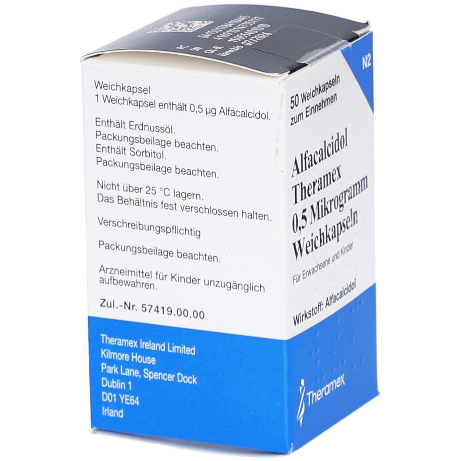 Packung mit zarten Kapseln. Aufschrift: Alfacalcidol Theramex 0,5 Mikrogramm. Enthält 50 Weichkapseln. Weiße und blaue Verpackung.