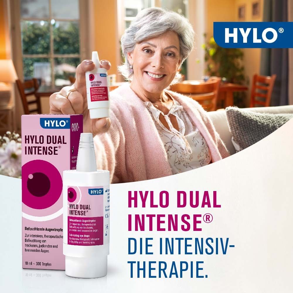 Frau hält HYLO DUAL INTENSE®-Flasche und Verpackung. Rosa Verpackung, weißes Fläschchen, Produktname und Logo.
