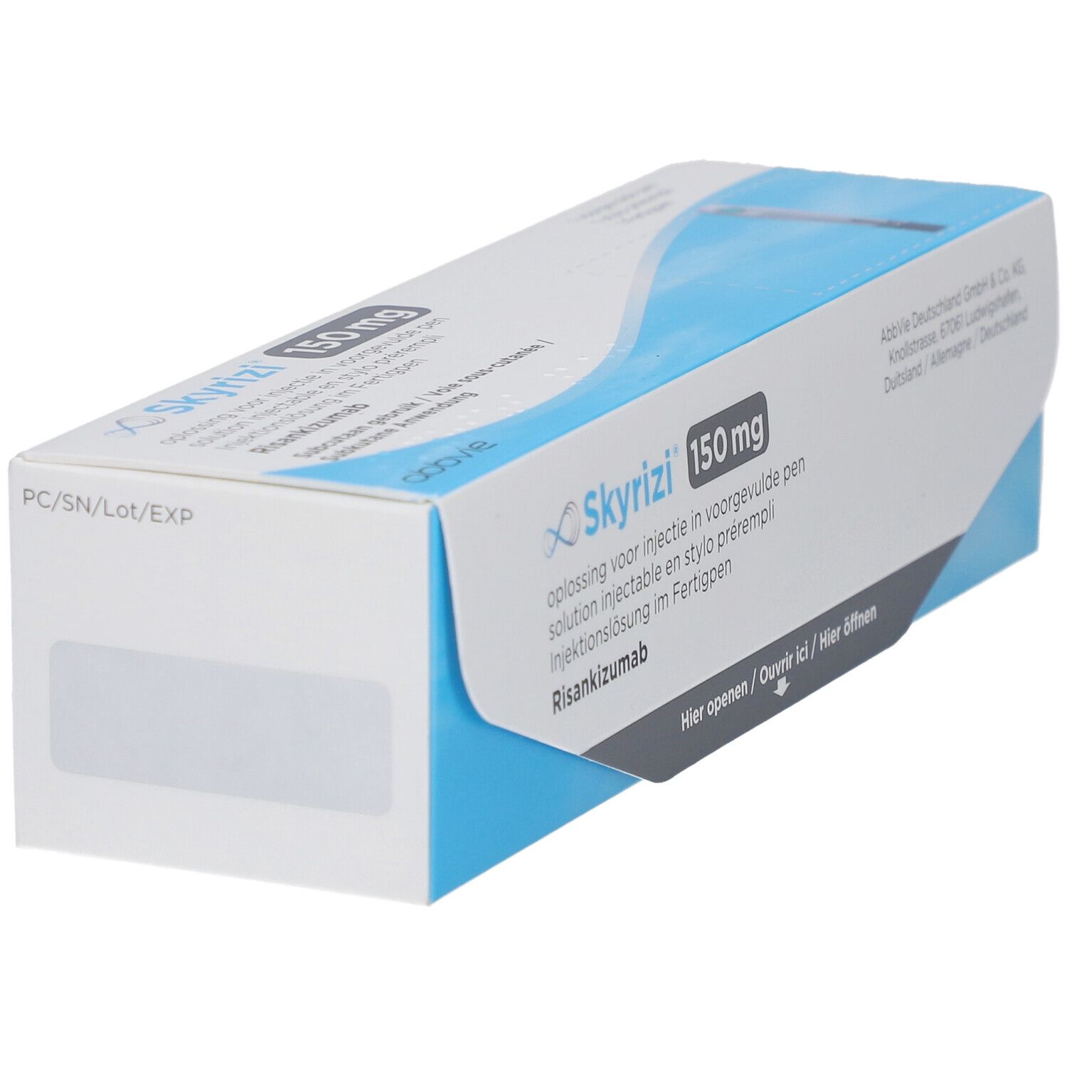 Schachtel SKYRIZI 150 mg. Weiße und blaue Verpackung. Produktname und Dosierung deutlich sichtbar. Ecke der Verpackung.