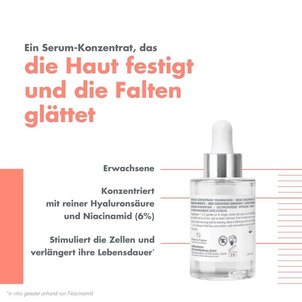Produktflasche mit Text. Text: Serum-Konzentrat, das die Haut festigt und Falten glättet. Konzentriert mit Hyaluronsäure und Niacinamid.