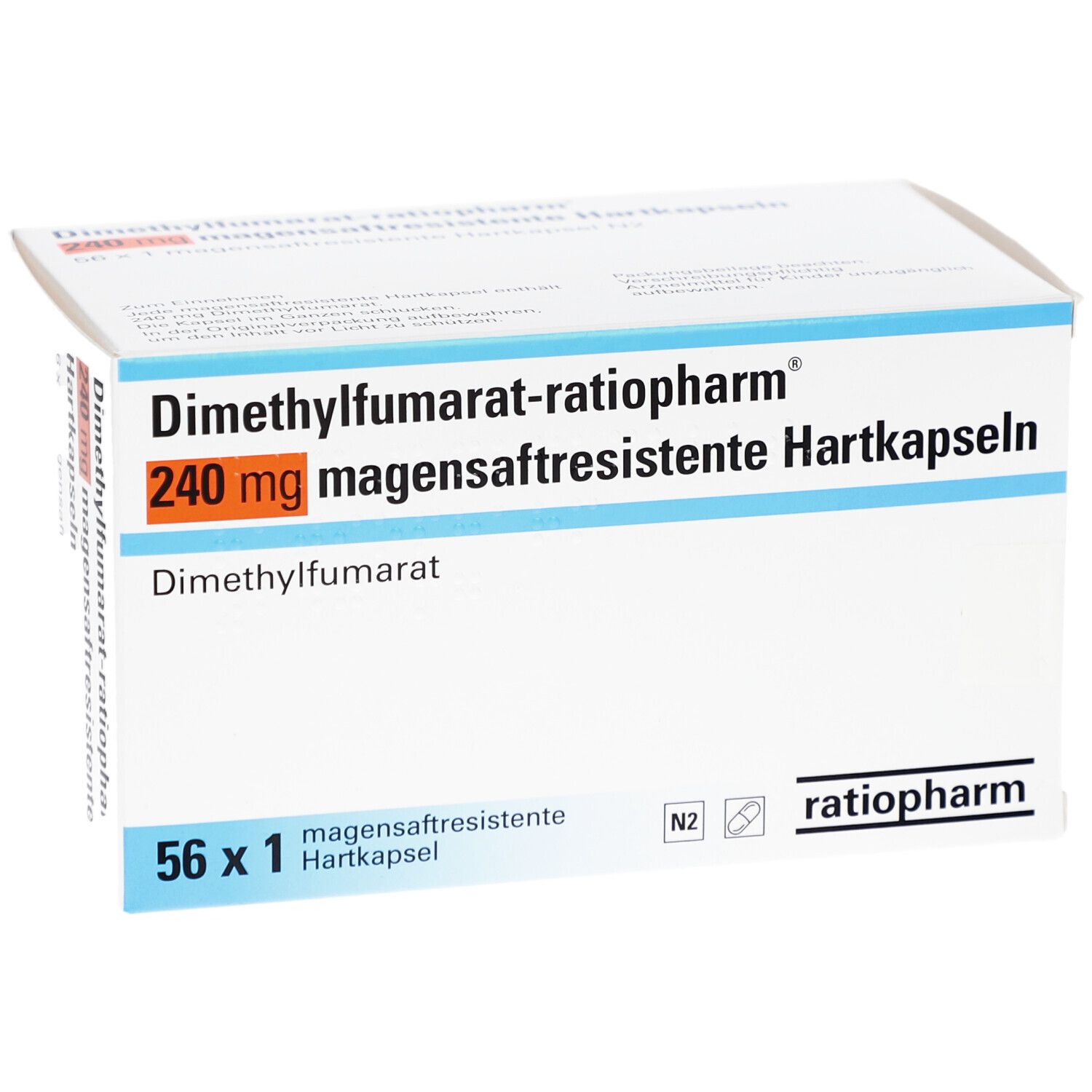 Karton mit Aufdruck: Dimethylfumarat-ratiopharm 240 mg magensaftresistente Hartkapseln. 56 x 1. Perspektivische Ansicht.